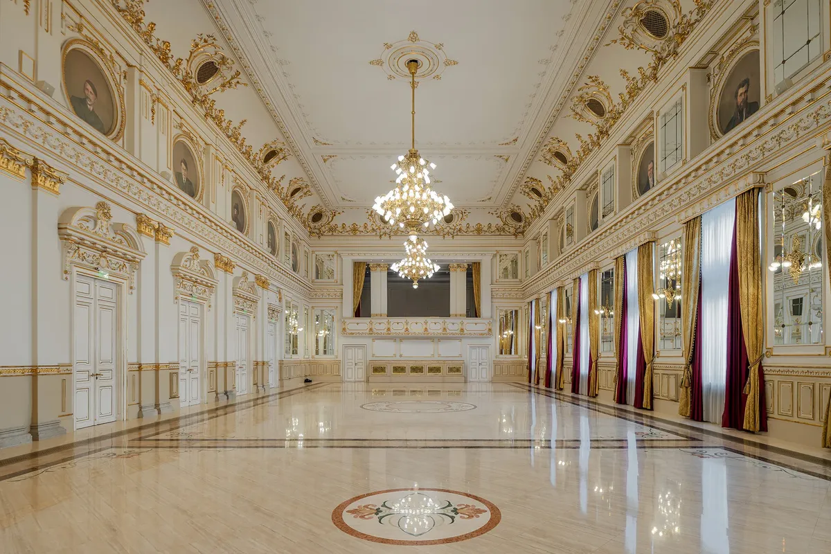 Corinthia Budapest – Elegancia és Funkcionalitás a Főváros Szívében
