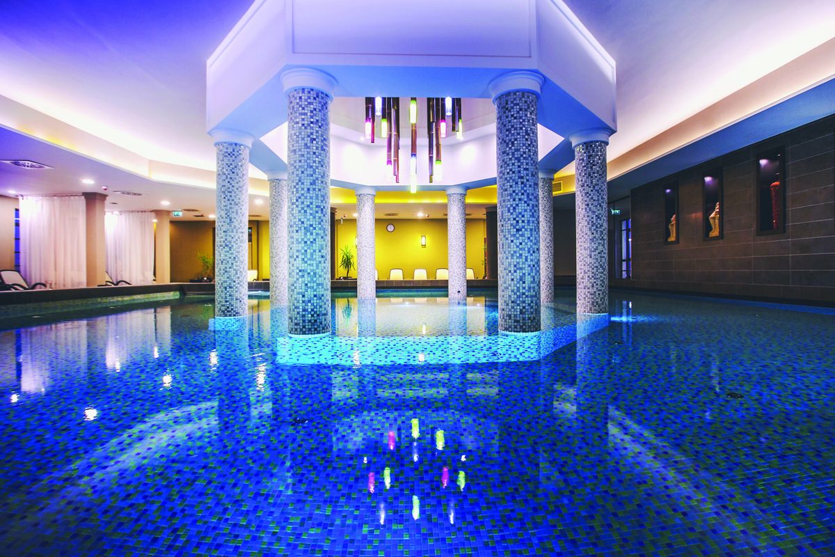 Caramell Resort Silent Zone Spa, termálmedence, mozaik oszlopok, 34-38°C, gyógyhatású víz, Bükfürdő